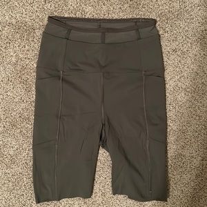 Lululemon bike shorts size 4